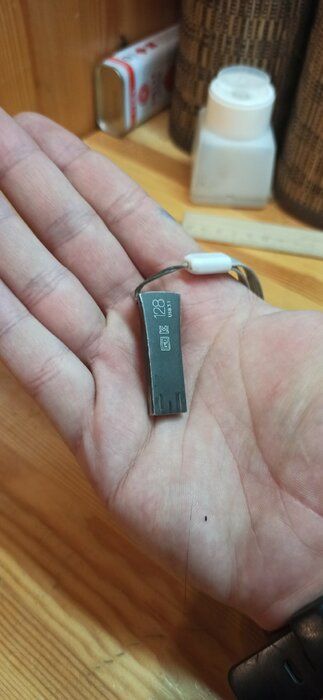 img 2 attached to Samsung BAR Plus 128GB USB 3.1 Flash Drive - 400MB/s - Champagne Silver (MUF-128BE3/AM) review by Michal Wasowicz