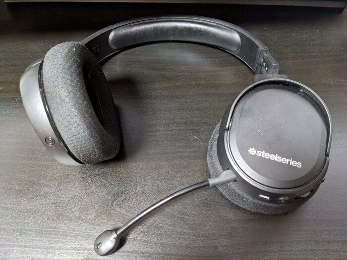 img 1 attached to Renewed SteelSeries Arctis 1 Wireless Gaming Headset with USB-C and Clearcast Microphone Compatible with Multiple Devices in Black review by Agata Uchman ᠌