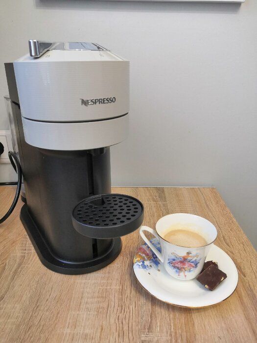 img 3 attached to ☕️ Ultimate Coffee Experience: Nespresso BNV550GLB Vertuo Next Espresso Machine with Aeroccino by Breville in Gloss Black review by Mirela Nastase ᠌