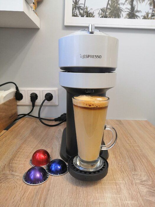 img 2 attached to ☕️ Ultimate Coffee Experience: Nespresso BNV550GLB Vertuo Next Espresso Machine with Aeroccino by Breville in Gloss Black review by Mirela Nastase ᠌