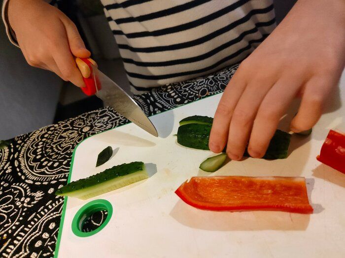 img 1 attached to 🔪 Opinel Le Petit Chef Knife Set - Rounded Tip Chef Knife with Finger Guard for Children - Teach Food Preparation & Kitchen Safety - 2 Piece Set - Made in France review by Aneta Ciesielska ᠌