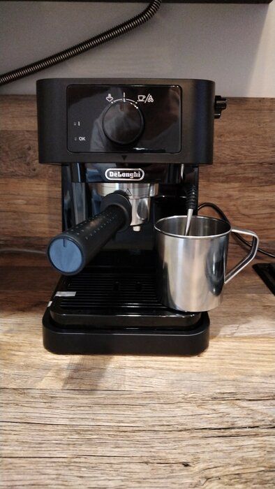 img 1 attached to 🖤 De'Longhi Stilosa EC230.BK: Classic Barista Pump Espresso Machine for Authentic Espresso and Cappuccino - Black review by Ada Borkowska ᠌