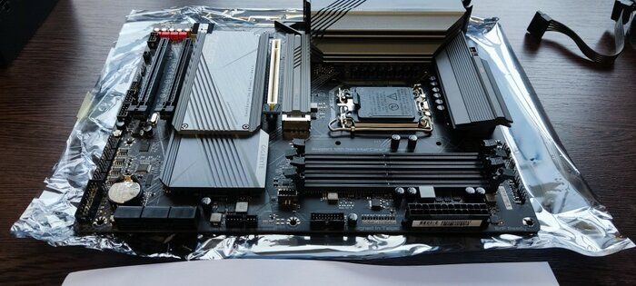 img 1 attached to GIGABYTE Z690 Gaming DDR4 Motherboard review by Micha Kobiaka ᠌