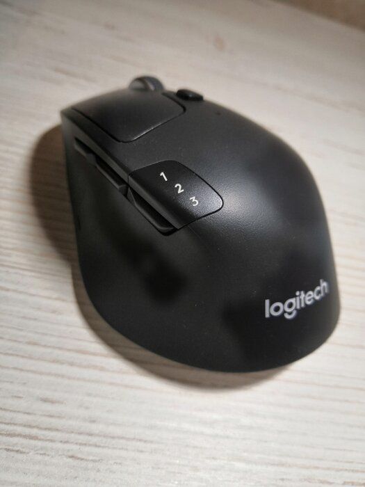 img 1 attached to Renewed Logitech M720 Wireless Triathlon Mouse with Bluetooth, Hyper-Fast Scrolling and USB Unifying Receiver for PC, Laptop - Black review by Stanislaw Puzyna ᠌