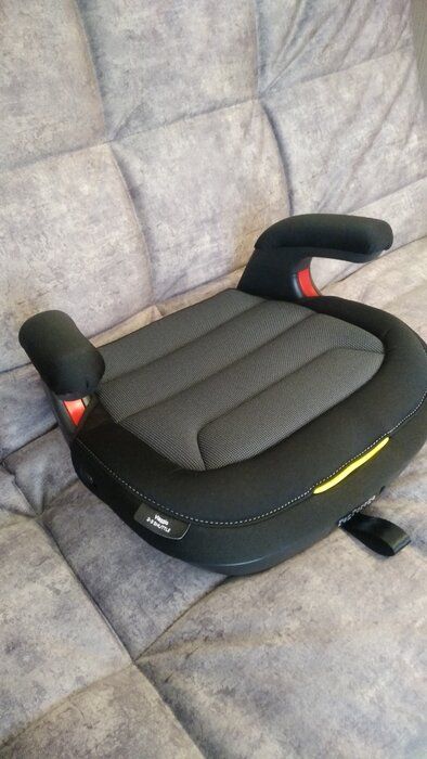 img 3 attached to Peg Perego Viaggio Shuttle Booster Car Seat - Made in Italy - Licorice Black - 40 to 120 lbs Capacity review by Jana Kuselov ᠌