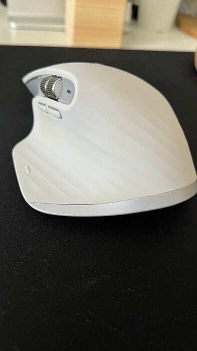 img 1 attached to 💨 Precision & Speed: Logitech MX Master Wireless Mouse with Adaptive Scroll Wheel for Multi-Device Use review by Mateusz Szlassa ᠌