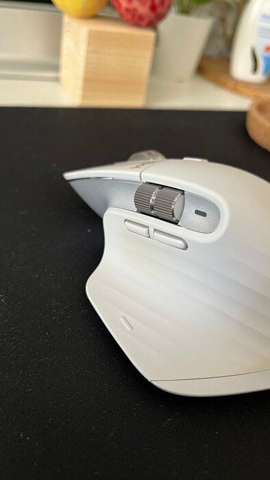 img 3 attached to 💨 Precision & Speed: Logitech MX Master Wireless Mouse with Adaptive Scroll Wheel for Multi-Device Use review by Mateusz Szlassa ᠌