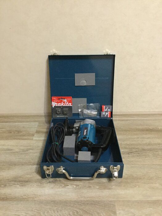 img 3 attached to Makita JS3201 10 Gauge Shear review by Micha Puzio ᠌