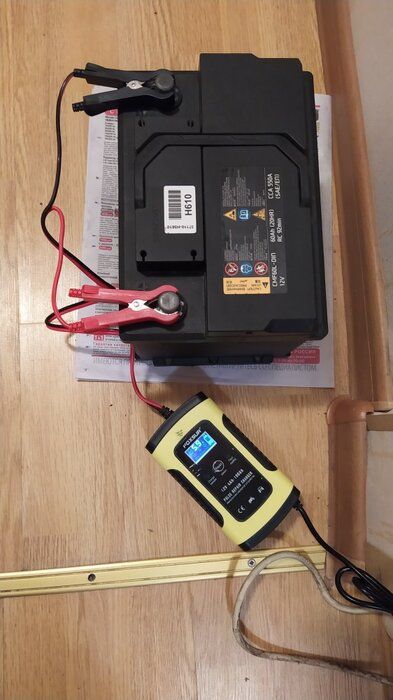 img 1 attached to 🔋 FOXSUR 12V 5A Car Battery Charger & Maintainer - Fully Automatic Intelligent Charger with LCD Screen, Ideal for Charging, Maintaining, and Repairing Batteries in Various Vehicles (Yellow) review by Wiktor Grzankowski ᠌