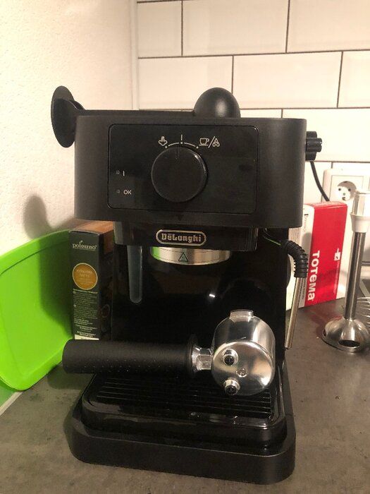 img 1 attached to 🖤 De'Longhi Stilosa EC230.BK: Classic Barista Pump Espresso Machine for Authentic Espresso and Cappuccino - Black review by Ivana Mala ᠌