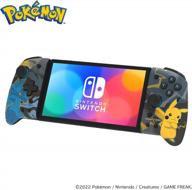 испытайте непревзойденный игровой комфорт с nintendo switch split pad pro (pikachu &amp; lucario) — официально лицензированным аксессуаром pokémon логотип