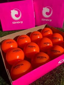 img 1 attached to Официальный мяч для хоккея на траве Simbra® — оранжевый сверхгладкий мяч для умного обращения с клюшкой, броска и быстрого игрового процесса