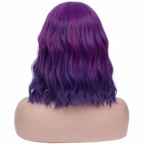 img 3 attached to Короткий волнистый парик с челкой - фиолетовый парик Mersi для женщин, идеально подходит для косплея на Хэллоуин и костюмированных вечеринок - S040B1
