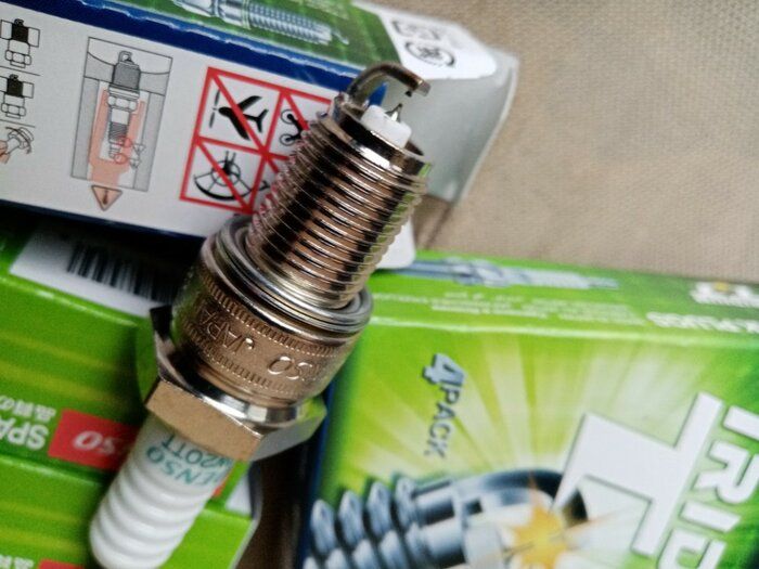 img 1 attached to Denso IW20TT Iridium Spark Plug review by Wiktor Skowroski ᠌