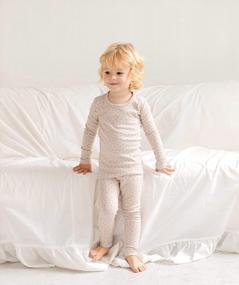 img 1 attached to Очаровательный хлопковый пижамный комплект для маленьких мальчиков и девочек от 6 месяцев до 7 лет - одежда для сна с дизайном Snug Fit от AVAUMA