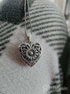 картинка 1 прикреплена к отзыву Сердцеобразное медальонное ожерелье SoulMeet с подвеской под семьей Поддерживайте близость с близкими с помощью серебра/золотой индивидуальной бижутерии Sunflower Heart Shaped Locket Necklace от Kyle Deel