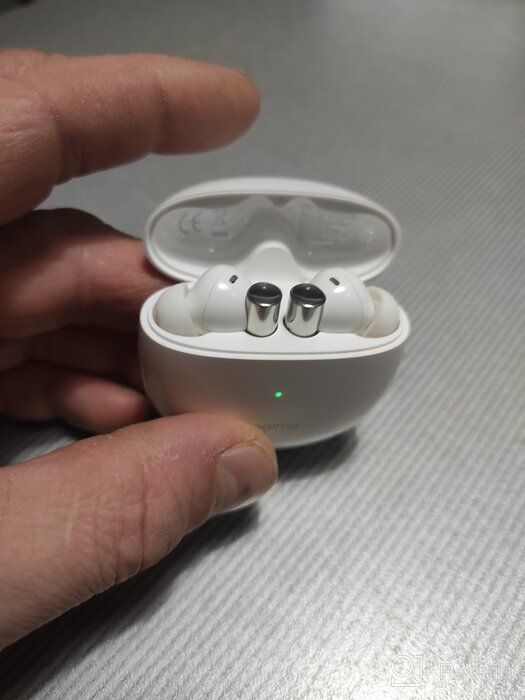 img 2 attached to Cordless Earphones realme Buds Air 2, white review by Kiyoshi Nakazawa ᠌