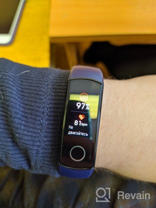 img 3 attached to Smart bracelet HONOR Band 5 RU, black review by Akio Yamato ᠌