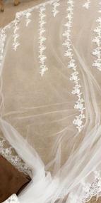 img 5 attached to Свадебная фата Faiokaver соборной длины с цветочными кружевными аппликациями - идеально подходит для невест!