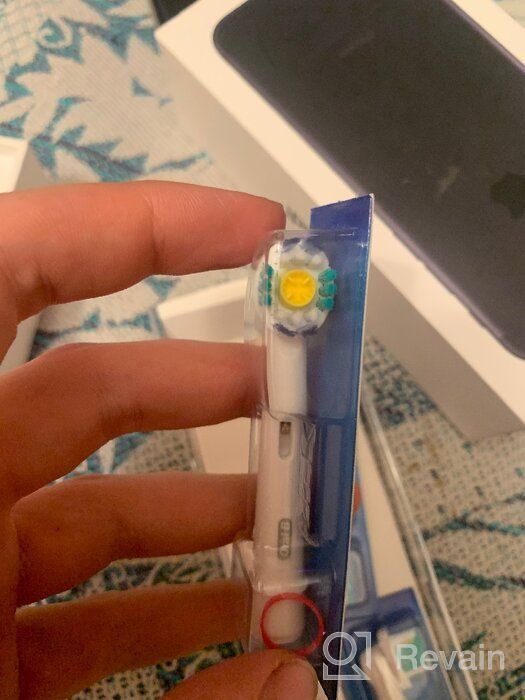 Dang Linh Ngan ᠌によるOral B 3DWhite Replacement Rechargeable Toothbrushレビューに添付されたimg 1