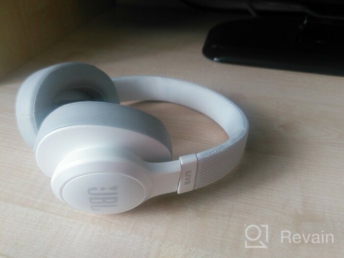 img 2 attached to 🔊 Renewed JBL LIVE 500BT Over-the-Ear Headphones in Black - JBLLIVE500BTBLKAM review by Anastazja Chodzkiewi ᠌