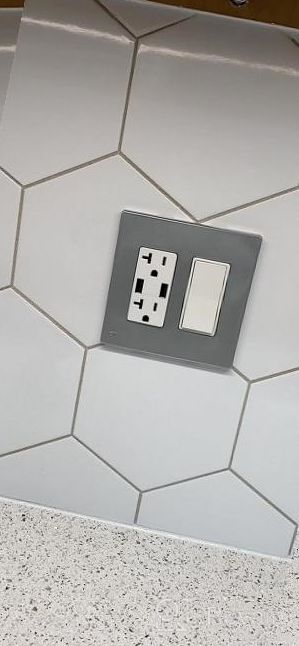 img 1 attached to ENERLITES Elite Series Screwless Decorator Wall Plate Child Safe Outlet Cover, Gloss Finish, Size 1-Gang 4.68" H X 2.93" L, Unbreakable Polycarbonate Thermoplastic, SI8831-SV, Silver review by Rex Bareham