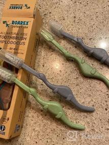 img 5 attached to ROARex® Экологичная зубная щетка жирафа для детей, изготовленная из растений: мята/роза, 4 шт. в упаковке, идеально подходит для детей младшего возраста (в возрасте от 4 до 36 месяцев) - 1% для продукта Planet Partner