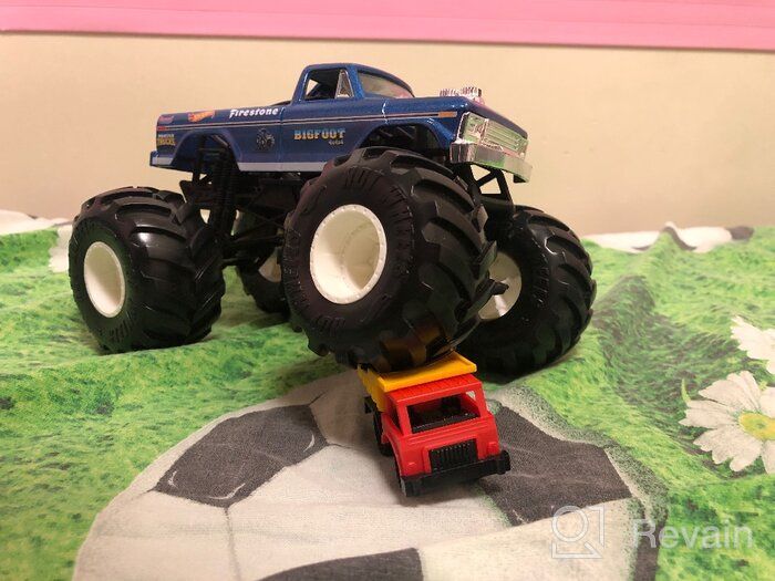 img 3 attached to 🦖 1:24 Green Zombie Rex Hot Wheels Monster Truck - FYJ83 Big review by Jnis Pimberis ᠌