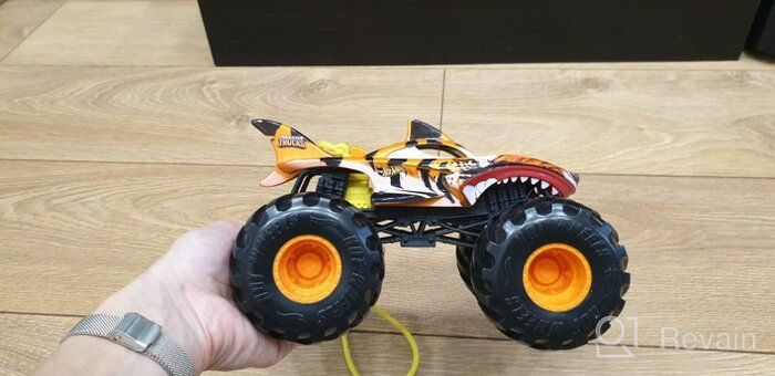 img 2 attached to 🦖 1:24 Green Zombie Rex Hot Wheels Monster Truck - FYJ83 Big review by Franciszka Piasecka ᠌