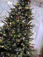 картинка 1 прикреплена к отзыву Украшайте залы с помощью 6-футовой елки снежной Shareconn - многоцветные огни, шишки и ягоды для праздничного интерьера дома. от Committed Schmidt