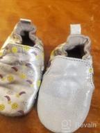 картинка 1 прикреплена к отзыву Слип-резистентные детские туфли для кроваток: мягкие подошвы Robeez для девочек и унисекс малышей, возраст от 0 до 24 месяцев. от Samuel Naidu