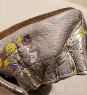 картинка 1 прикреплена к отзыву Слип-резистентные детские туфли для кроваток: мягкие подошвы Robeez для девочек и унисекс малышей, возраст от 0 до 24 месяцев. от Brian Micheals