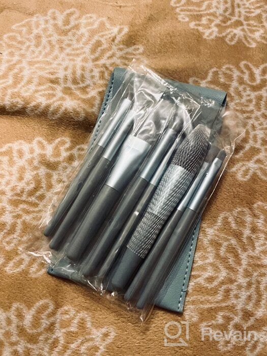 img 1 attached to 💄 Professional Makeup Brush Set in Case - 8-Piece High-Quality Makeup Brushes review by Agata Stadnicka ᠌
