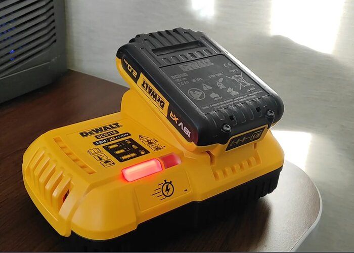 img 3 attached to ⚡ DEWALT FLEXVOLT 20V MAX Charger with Rapid Charging Capability (DCB118) review by Micha Kochaski ᠌