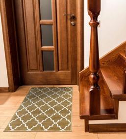 img 1 attached to Добавьте стиль и безопасность в свой дом с нескользящим ковром Trellisville Vibrant Indoor от SUSSEXHOME - в комплекте с клейкой лентой!