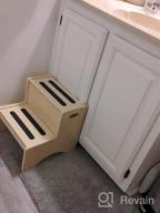 картинка 1 прикреплена к отзыву Белая деревянная двухступенчатая табуретка для детей с антискользящими ковриками и ручкой - использование в ванной комнате, на кухне и в спальне | Дополнительная функция безопасности в подарок от Craig Sethuraman