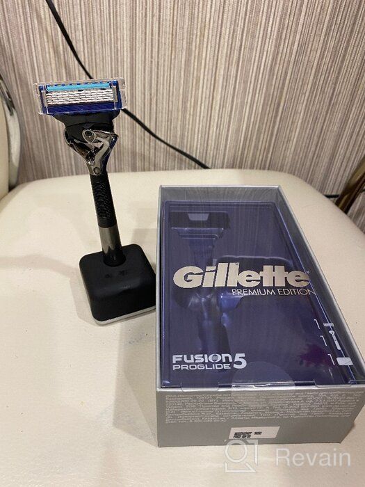 img 2 attached to 🪒 Gillette Fusion5 ProGlide FlexBall Razor Kit with Exclusive Chrome Premium Edition Handle and Gift Stand review by Bali (hambali) ᠌