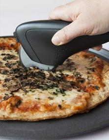 img 3 attached to Набор Cestari Ever Sharp для нарезки пиццы и попкорна для приготовления попкорна в микроволновой печи — включает пиццу и попкорн.