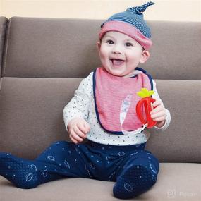 img 2 attached to 🍓 HAPMARS Baby Teething Ball: Многофактурный зубочистка в форме клубники для успокоения десен - мягкая силиконовая игрушка-погрызушка без содержания Бисфенола A, идеальная для детей от 0 до 6 и от 6 до 12 месяцев (красный).