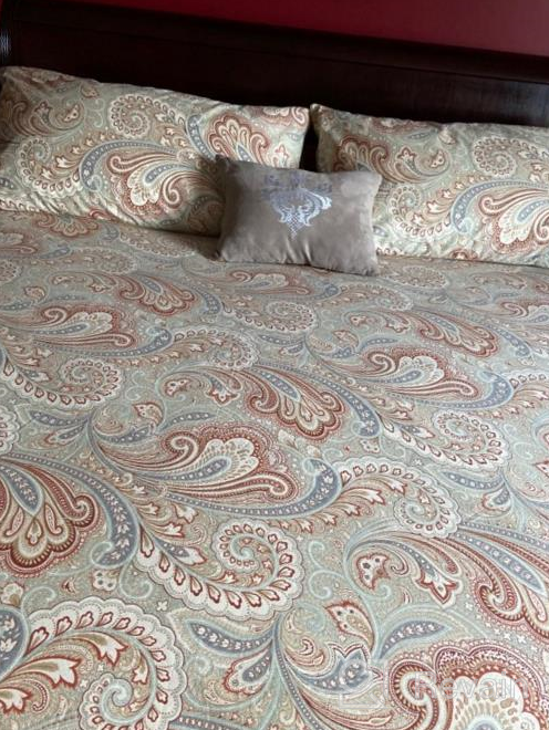 img 1 attached to Experience Blissful Comfort With WINLIFE Floral Bedding Set - King Size Duvet Set With Red Flowers And Egyptian Cotton - Soft, Cooling And Breathable review by Tammy Campbell