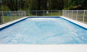 img 1 attached to 12X24 Прямоугольное солнечное покрытие для бассейна с люверсами: теплоудерживающее одеяло для внутренних и надземных бассейнов, с пузырчатой стороной вниз - набор Sun2Solar серии 1600