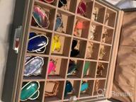 картинка 1 прикреплена к отзыву Bewishome 50-слотовый ящик для украшений с крючками для ожерелий - серый: идеальный подарок для женщин и девочек; эффективное хранение и организация для сережек, колец, запонок и многого другого. Двухуровневый дизайн. от Eric Rose