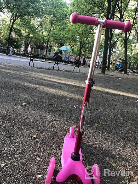 img 1 attached to Get Your Kids Moving With The ChromeWheels Deluxe 3-Wheel Scooter - Perfect For Toddlers And Preschoolers! review by Jim Worthington