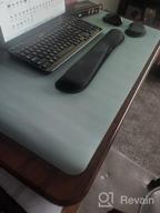 картинка 1 прикреплена к отзыву Стильный и функциональный набор подложек для письменного стола: двусторонняя розовая/голубая подставка XL для стола + 2 водонепроницаемые подложки из искусственной кожи для мыши на ноутбук, защита для домашнего офисного стола и подарочное письменное прикроватное полотенце от James Yarbrough