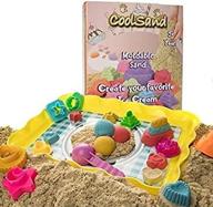 создавайте вкусные замки из песка с мороженым с набором coolsand deluxe kit — 2 фунта формовочного песка для игр в помещении, формы, инструмент для нарезки и пластиковая песочница! логотип