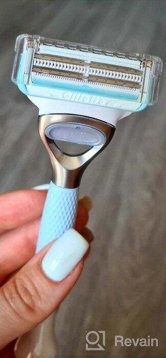 img 1 attached to Get Flawless Results with Gillette Venus Women's Intimate Grooming Razors and Bikini Trimmer Set review by Agata Getka ᠌