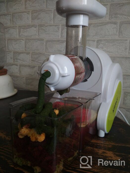 img 1 attached to Kitfort KT-1110-1 screw juicer, green review by Celina Szulgo ᠌