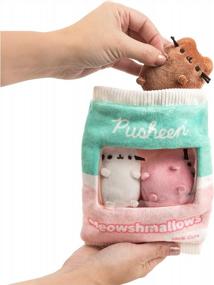 img 3 attached to GUND Pusheen Meowshmallows Сумка для угощений со съемным мини-плюшем, мягкие игрушки для детей от 8 лет и старше, розовый/зеленый, 7,5 дюйма