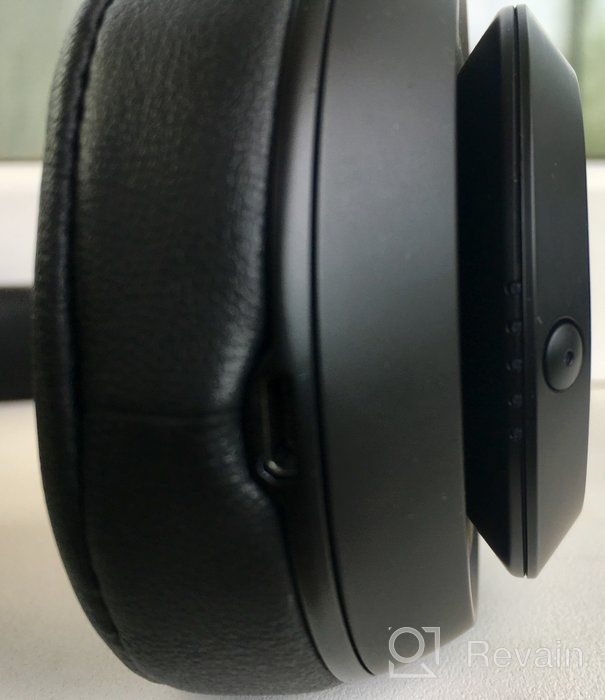 img 2 attached to Beats Solo3 Wireless On-Ear Headphones - Black (Renewed) review by Som Chai ᠌