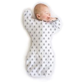 img 4 attached to Приз родителей для награжденного наградой Amazing Baby Transitional Swaddle Sack: Рукава вверх, варежки на манжетках, маленький медведь, стерлинг, средний размер (3-6 месяцев) - Обеспечьте лучший сон и легкий переход.